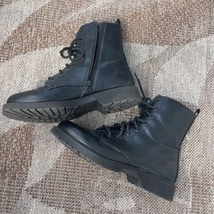 size 8.5 black combat boot